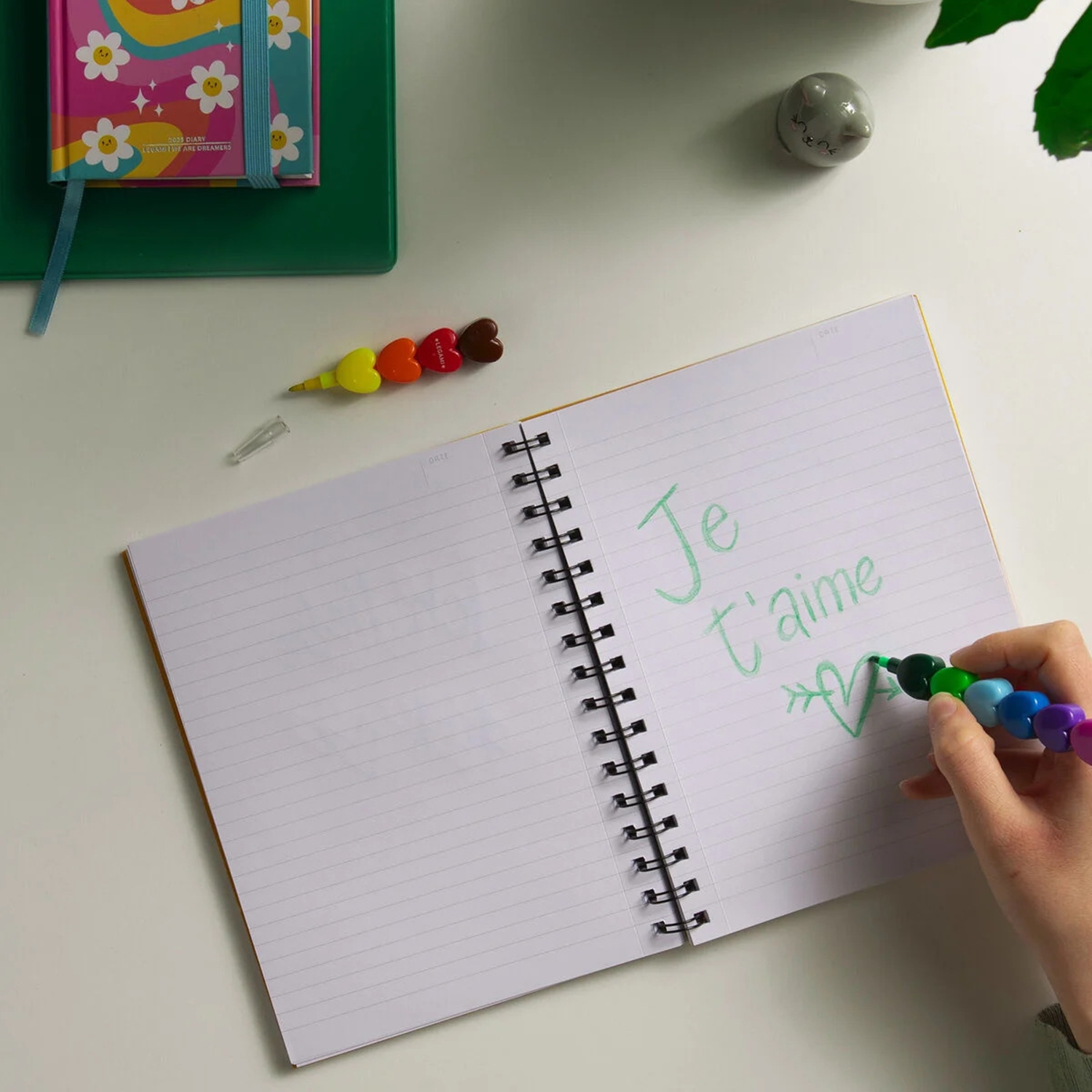 Legami STC0001 12 STACKABLE CRAYONS - DREAM IN COLOUR - HEART
